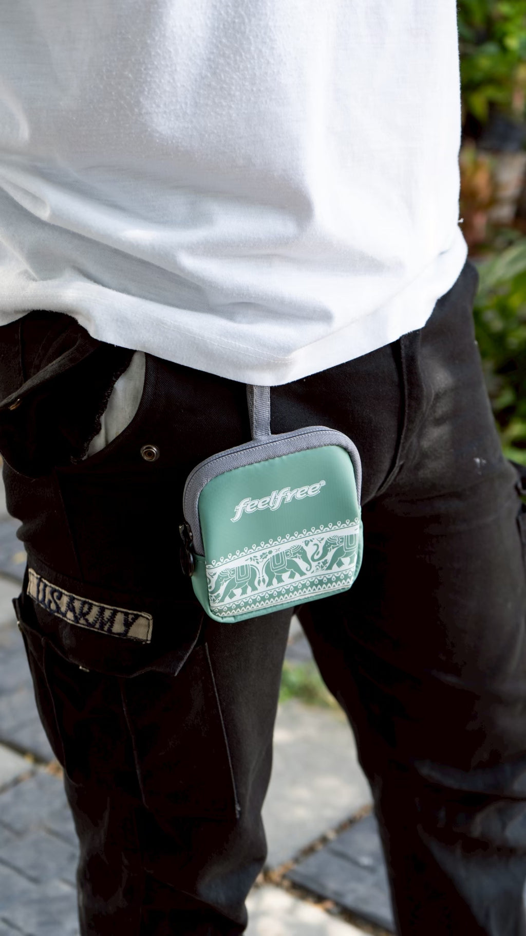 [NEW ARRIVAL] FEELFREE CARD BAG CHANG กระเป๋าเก็บหูฟัง ใส่เหรียญ ใส่บัตร ผ้ากันน้ำ ลายช้าง
