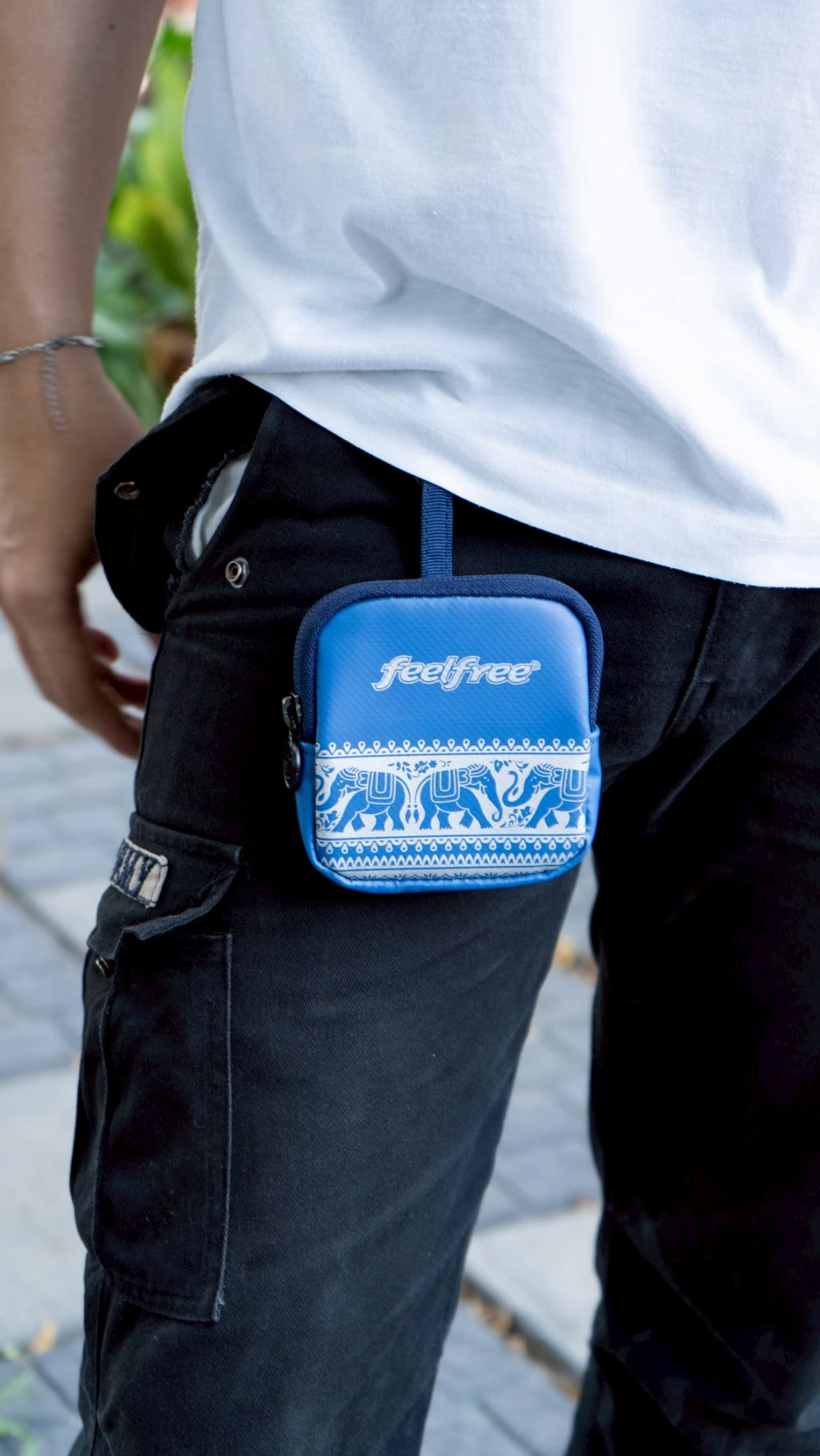 [NEW ARRIVAL] FEELFREE CARD BAG CHANG กระเป๋าเก็บหูฟัง ใส่เหรียญ ใส่บัตร ผ้ากันน้ำ ลายช้าง