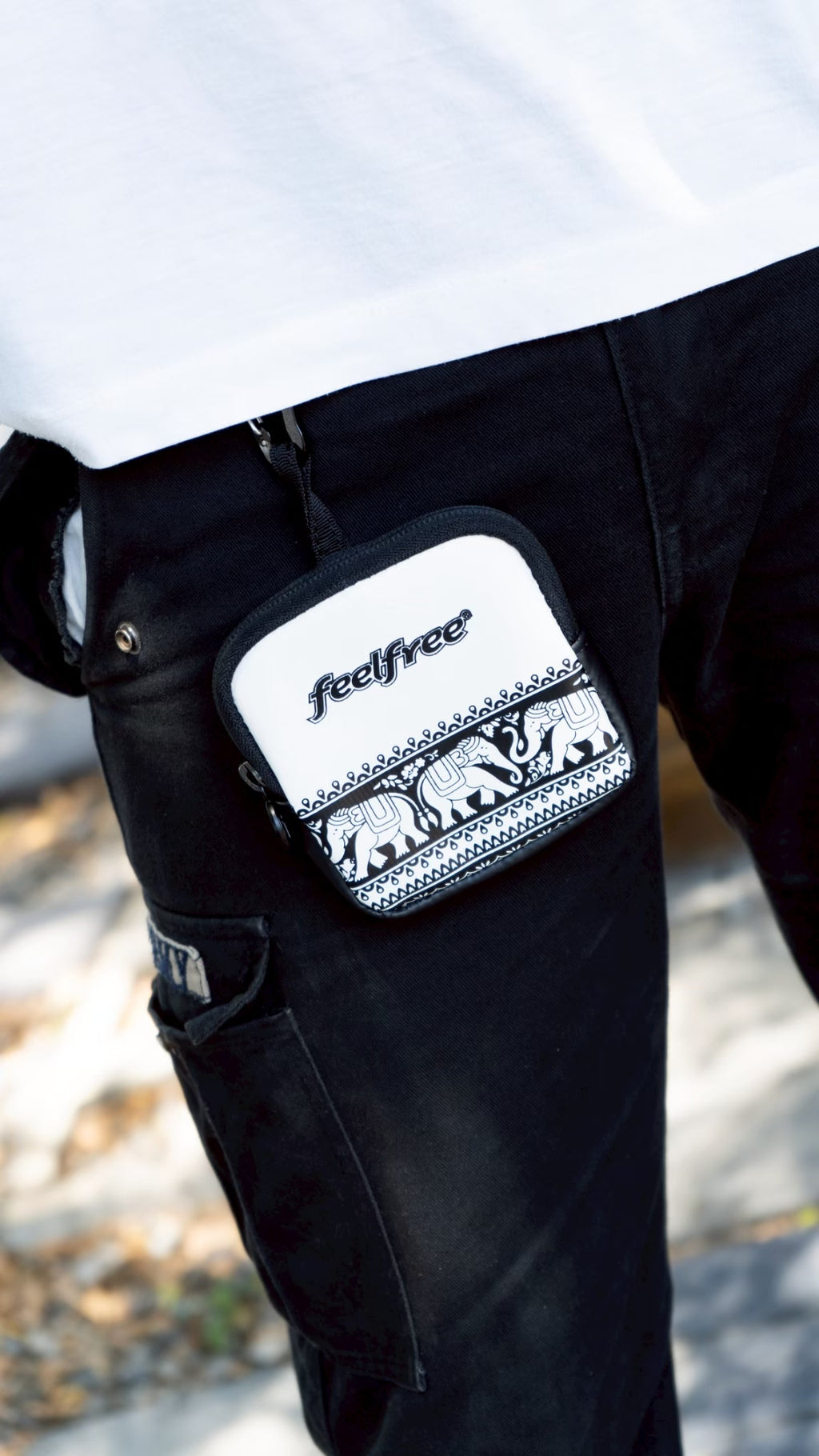 [NEW ARRIVAL] FEELFREE CARD BAG CHANG กระเป๋าเก็บหูฟัง ใส่เหรียญ ใส่บัตร ผ้ากันน้ำ ลายช้าง