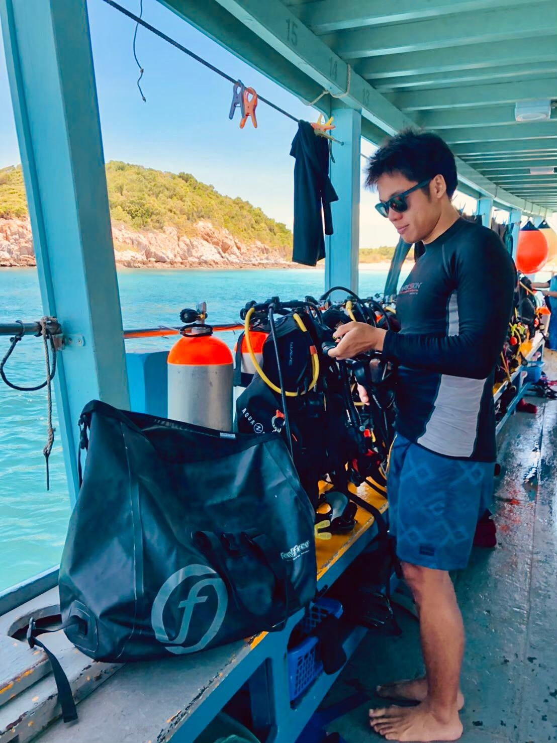 กระเป๋าสะพายกันน้ำ พรีเมี่ยม FEELFREE DUFFEL CS