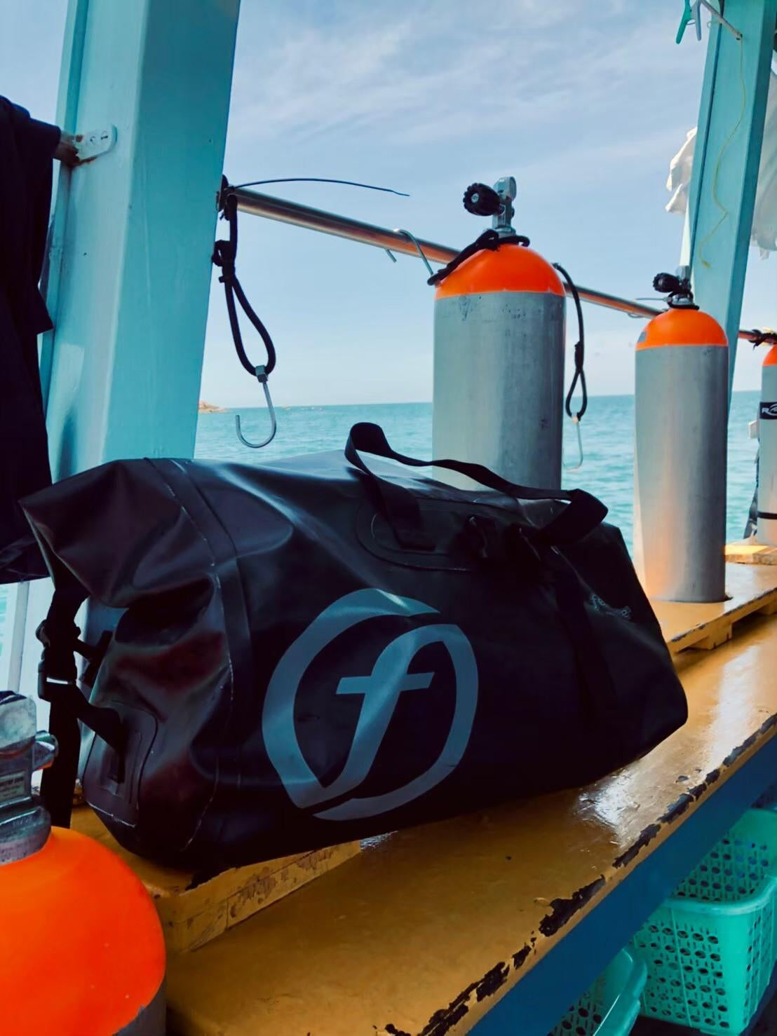 กระเป๋าสะพายกันน้ำ พรีเมี่ยม FEELFREE DUFFEL CS