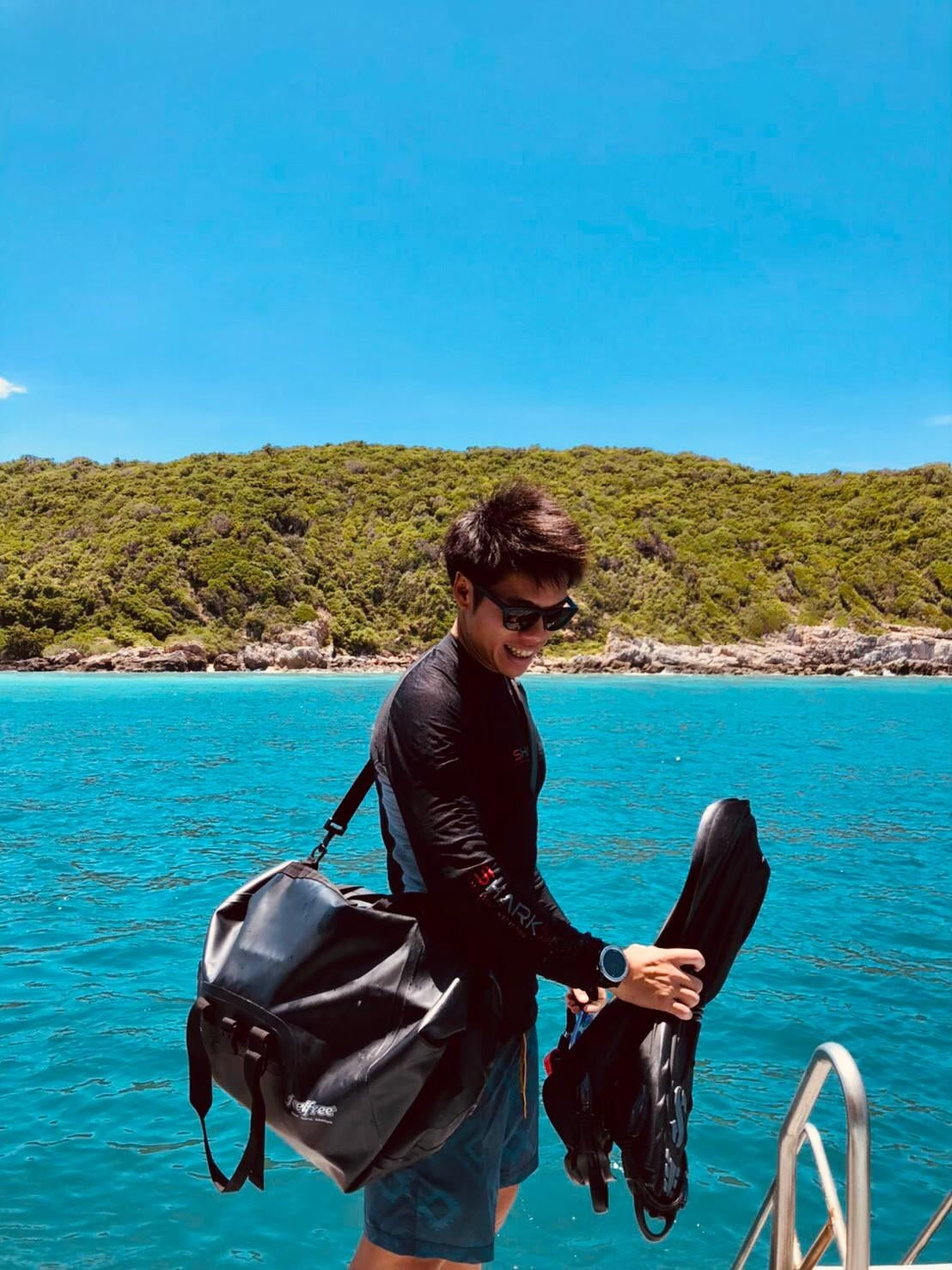 กระเป๋าสะพายกันน้ำ พรีเมี่ยม FEELFREE DUFFEL CS