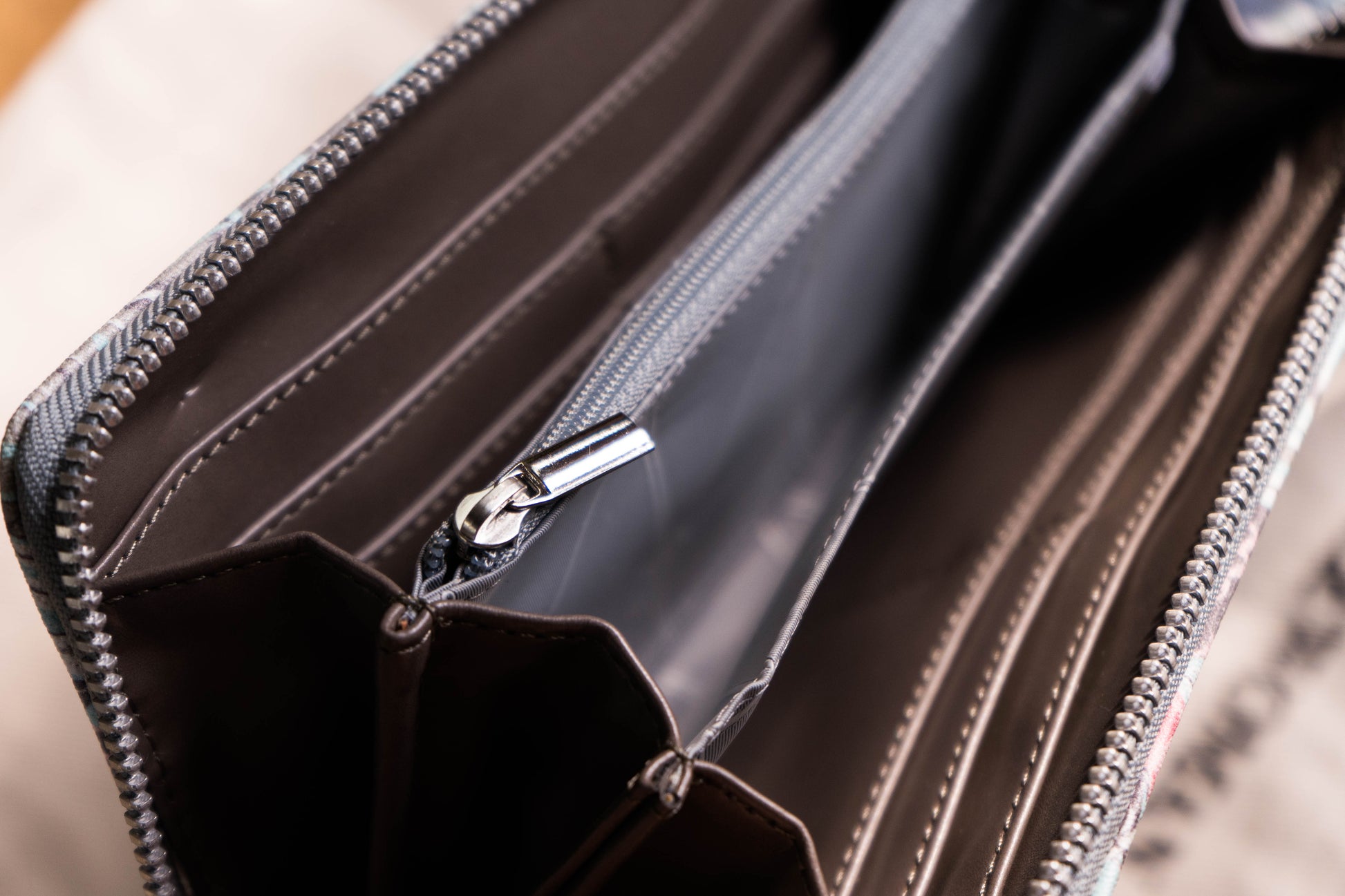 กระเป๋าสตางค์ แบบยาว พรีเมี่ยม TROPICAL LONG WALLET