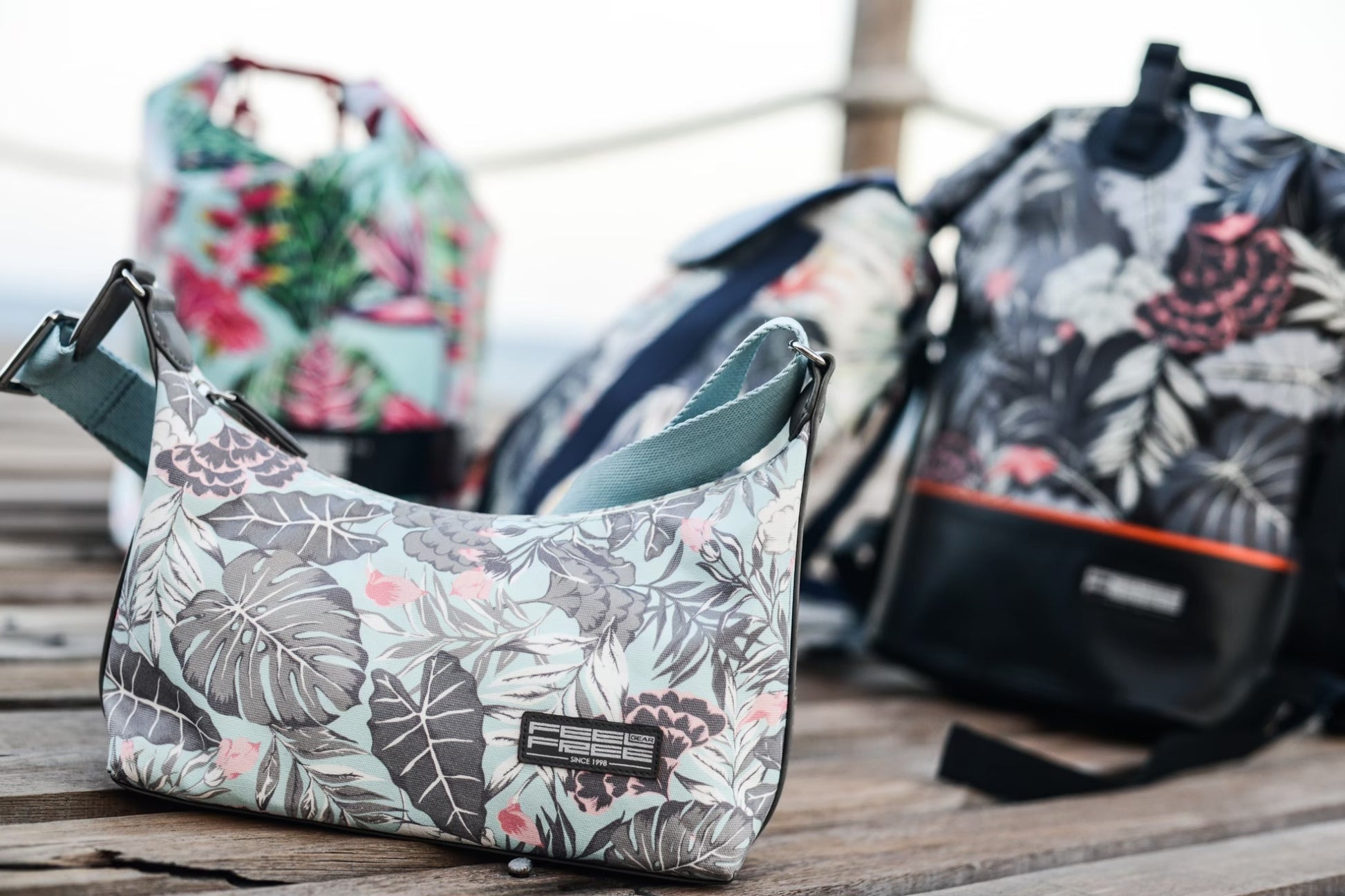 กระเป๋าสะพาย กันน้ำ TROPICAL MINI HANDBAG