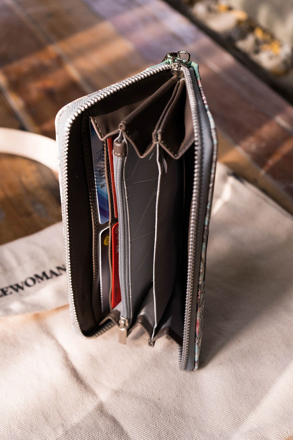 กระเป๋าสตางค์ แบบยาว พรีเมี่ยม TROPICAL LONG WALLET